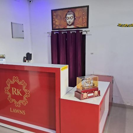 Rk Lawns Hotel Gonda Kültér fotó