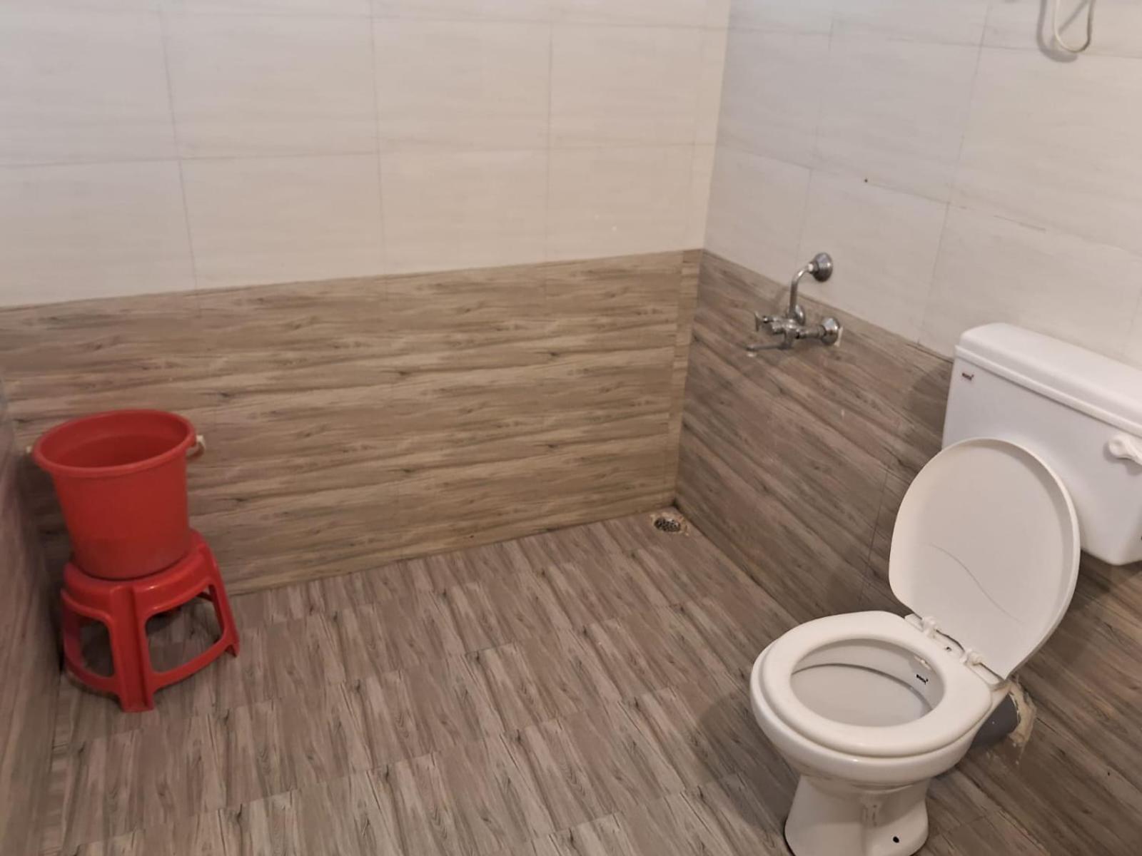 Rk Lawns Hotel Gonda Kültér fotó